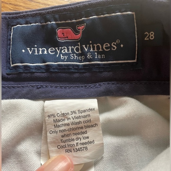 Vineyard Vines mens size 28 shorts! 97% cotton/3% spandex. Excellent condition! - Picture 6 of 6